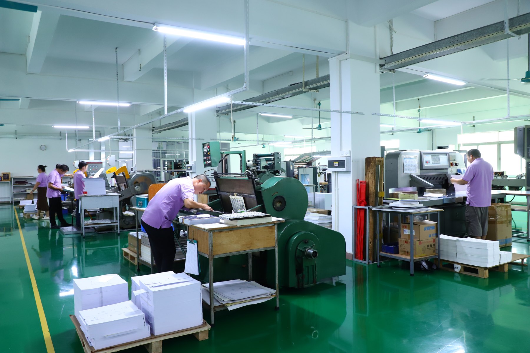 YongSheng production team on the finishing line